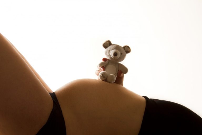 Beyoncè incinta di due gemelli: la foto su Instagram che la ritrae col pancione