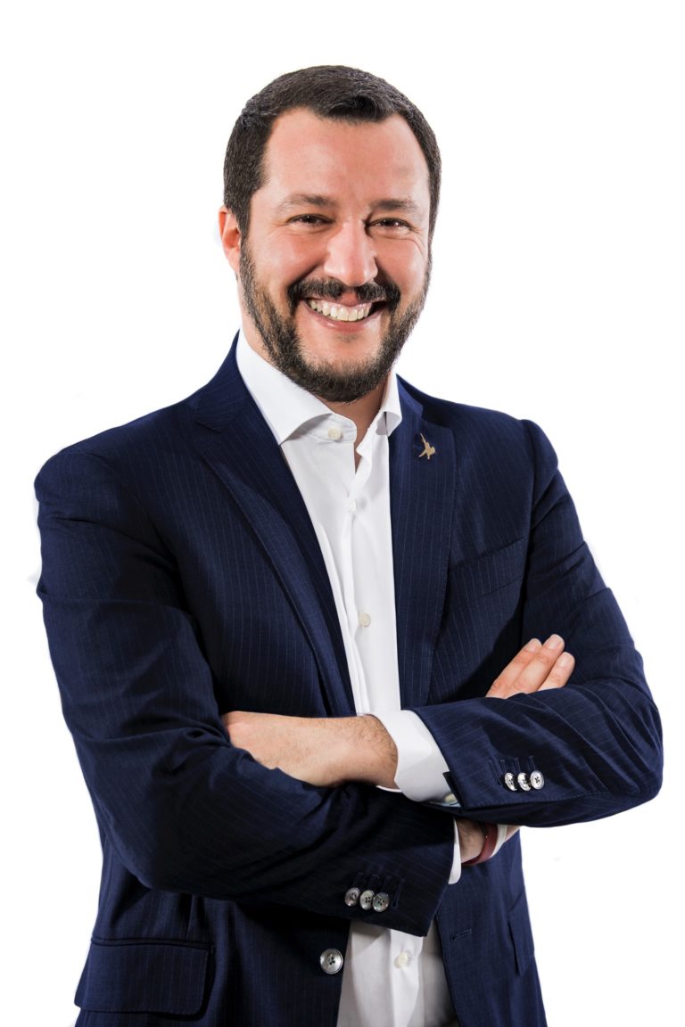 Migranti: Salvini chiede le generalità dei dirottatori prima di autorizzare qualsiasi sbarco