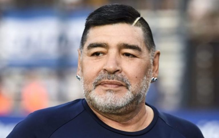 Muore Maradona, e con lui un pezzo di cuore di chi ama il calcio